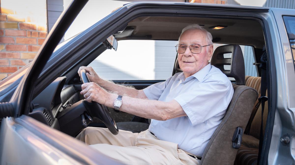Jose Antonio Rivero Mañé, 99 años: “Me han vuelto a renovar el carnet de conducir”