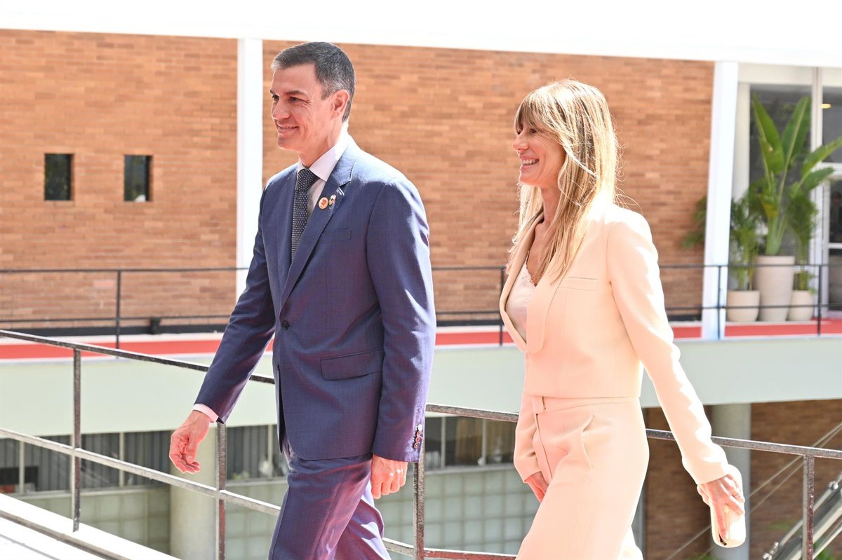La Audiencia de Madrid mantiene el juicio a Begoña Gómez pero corrige a Peinado para que le devuelva el pasaporte