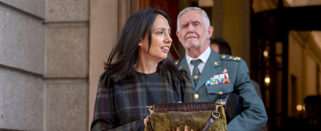La directora de la Guardia Civil sigue entregando despachos a los nuevos oficiales pese a estar imputada