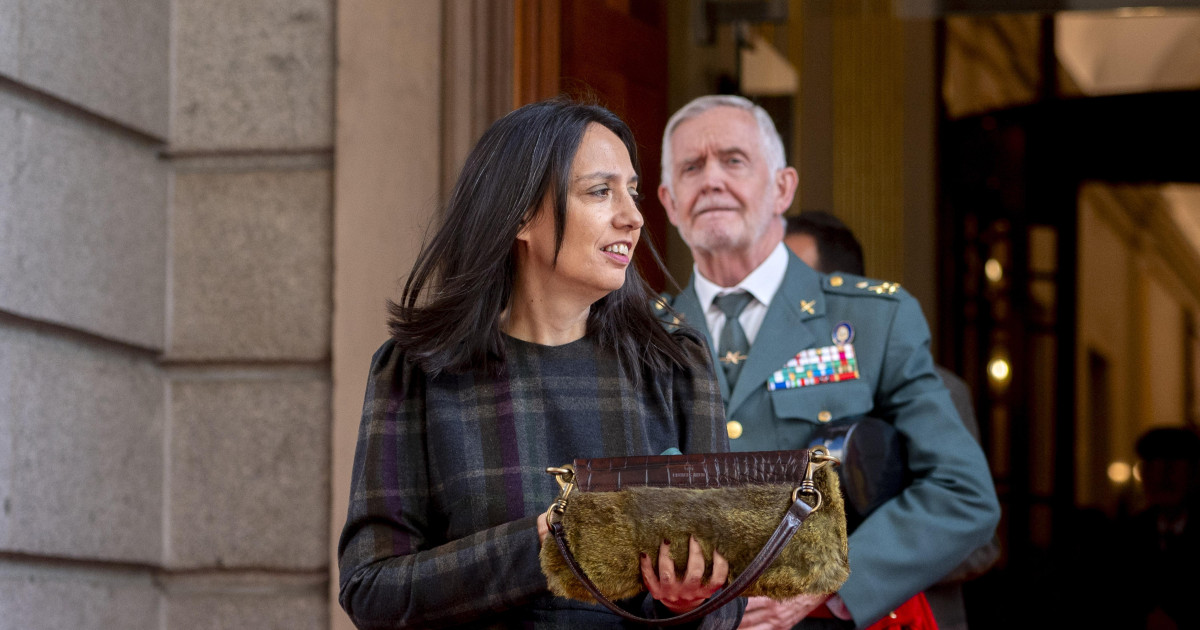 La directora de la Guardia Civil sigue entregando despachos a los nuevos oficiales pese a estar imputada