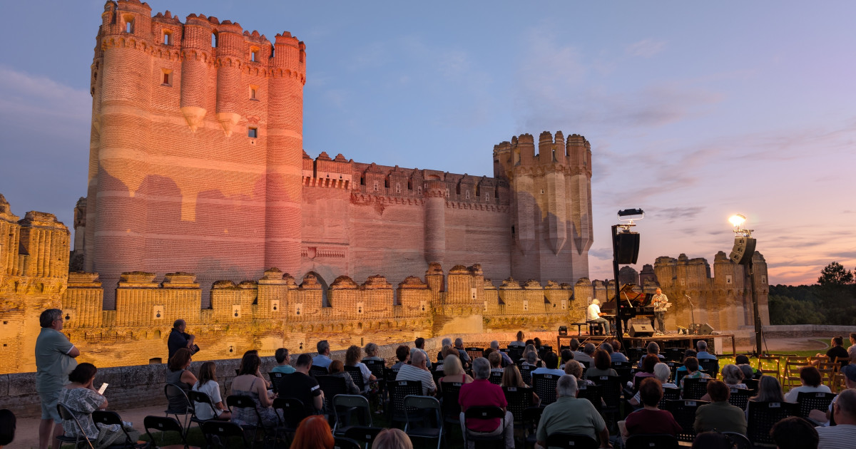 Música y patrimonio vuelven a darse la mano en el Festival de Pianos en la Calle de Segovia